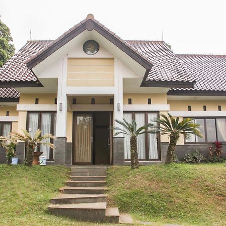 Aldeoz Villa Ciater Sarireja Екстериор снимка