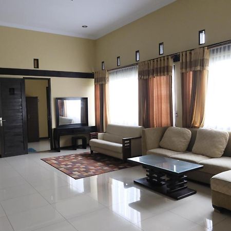Aldeoz Villa Ciater Sarireja Екстериор снимка