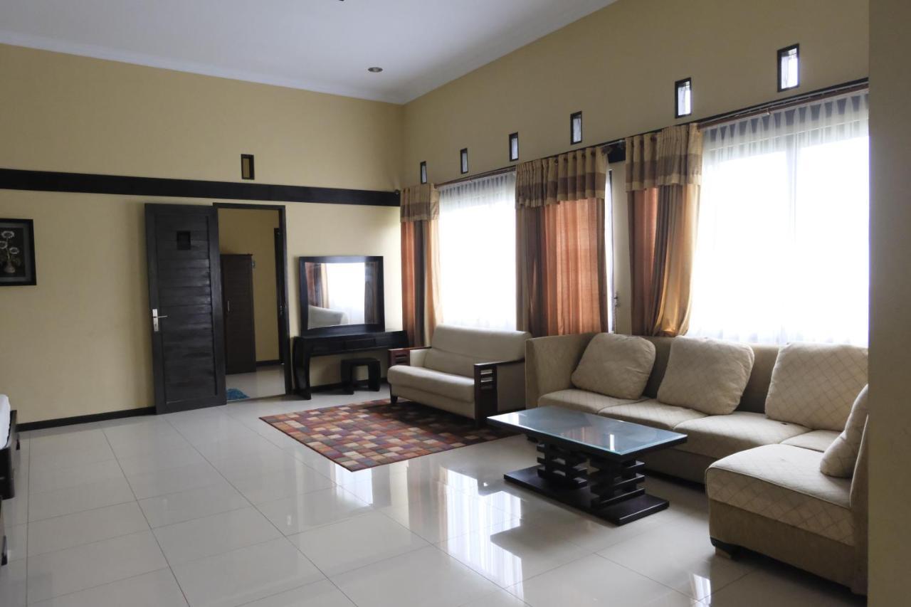 Aldeoz Villa Ciater Sarireja Екстериор снимка
