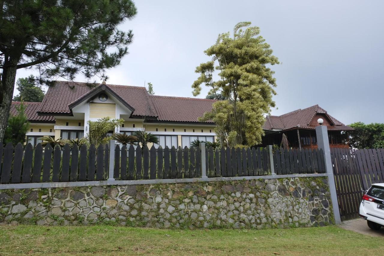 Aldeoz Villa Ciater Sarireja Екстериор снимка